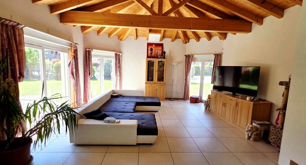 Villa individuelle, vue Alpes · jardin 904 m² · photo 3